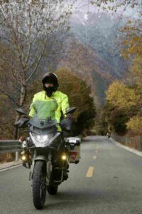 Riding a motorbike to Tibet